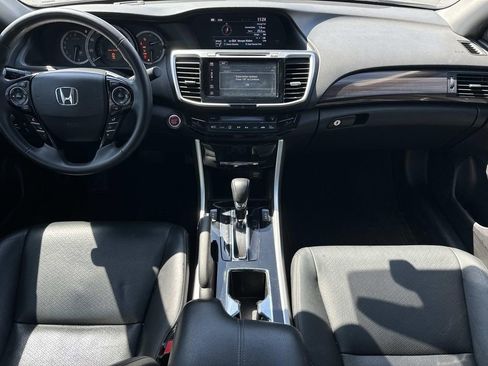 Used 2017 Honda Accord Touring image 13