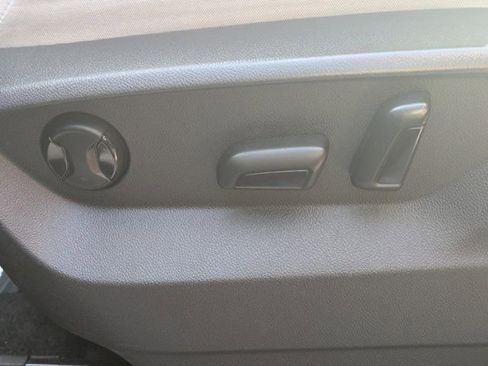 Used 2018 Volkswagen Tiguan SEL image 15