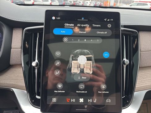 New 2026 Volvo XC90 B6 Plus w/ Protection Package Premier AWD/4WD image 28