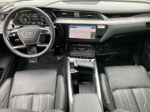 Used 2019 Audi e-tron Prestige w/ Prestige Package image 36