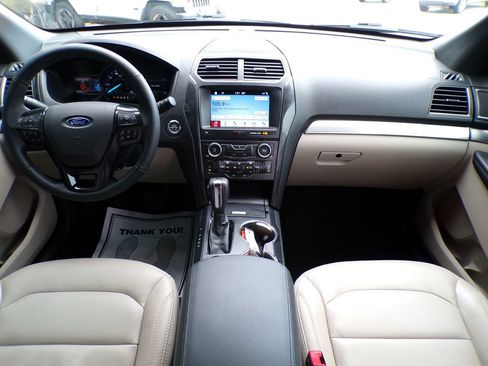 Used 2018 Ford Explorer XLT w/ Equipment Group 202A FWD image 23