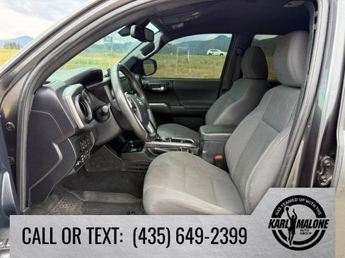Used 2019 Toyota Tacoma TRD Sport w/ Technology Package RWD image 14