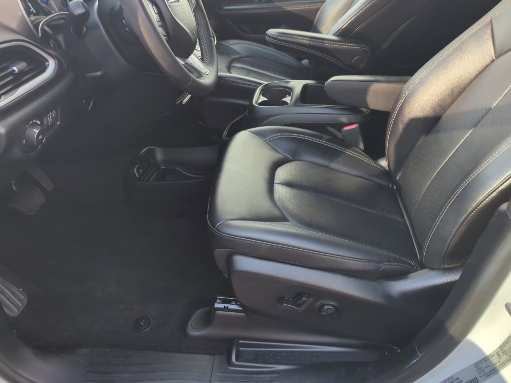 Used 2025 Chrysler Pacifica Select FWD image 38