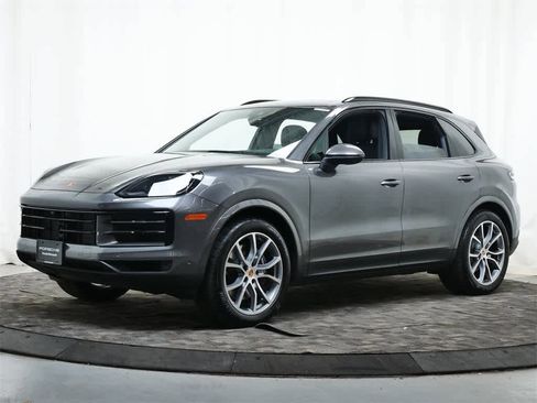 Used 2025 Porsche Cayenne image 1