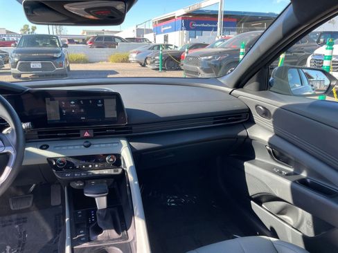 Used 2025 Hyundai Elantra Limited image 35