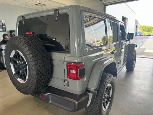 Used 2022 Jeep Wrangler Unlimited Rubicon w/ LED Lighting Group AWD/4WD image 3