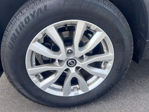 Used 2019 Nissan Rogue SV image 12