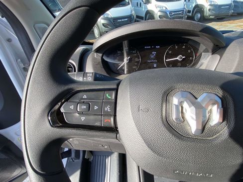 Used 2025 RAM ProMaster 2500 w/ Convenience Group image 15