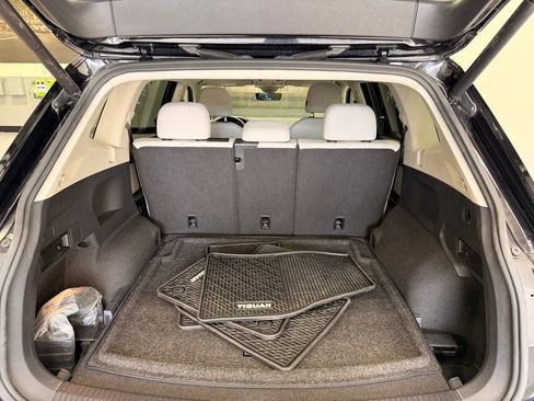 Used 2021 Volkswagen Tiguan SE image 23