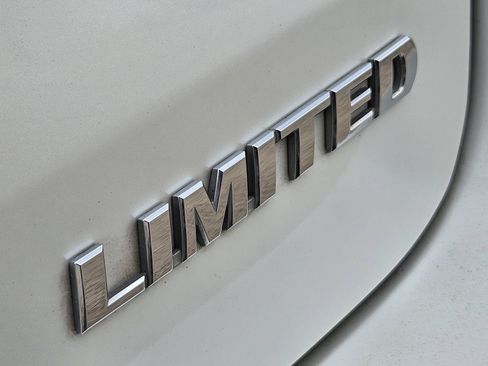 Used 2019 Toyota Highlander Limited Platinum FWD image 16