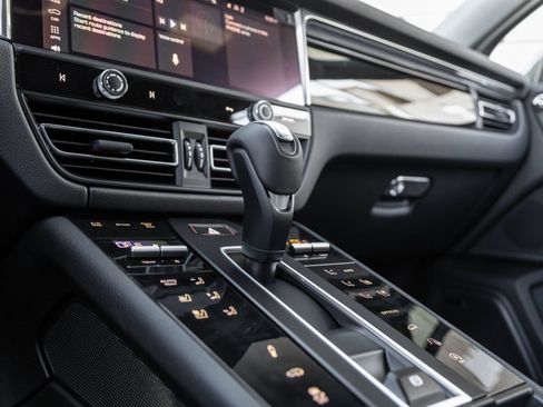 Certified 2026 Porsche Macan Turbo AWD/4WD image 27