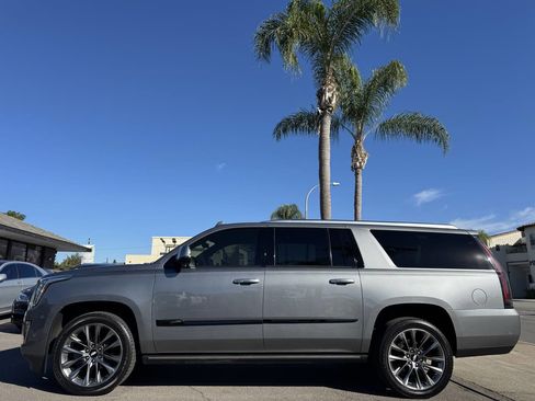 Used 2020 Cadillac Escalade ESV Platinum w/ Escalade Sport Edition image 2