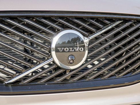 New 2026 Volvo XC60 B5 Plus image 11