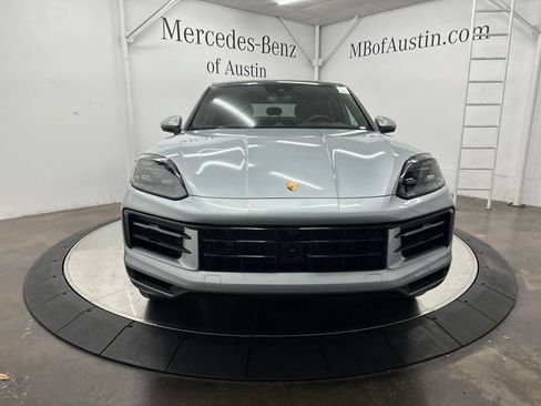 Used 2024 Porsche Cayenne Coupe AWD/4WD image 2