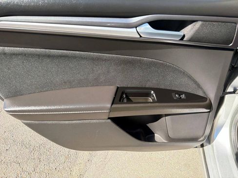 Used 2016 Ford Fusion SE FWD image 9