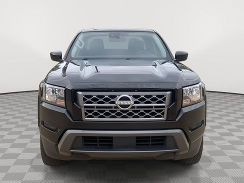 Used 2024 Nissan Frontier SV image 2