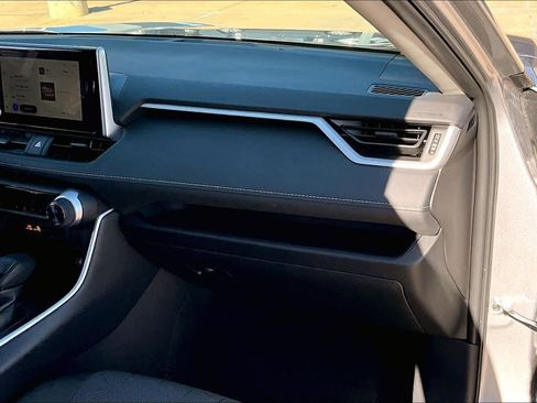 Used 2025 Toyota RAV4 XLE image 16