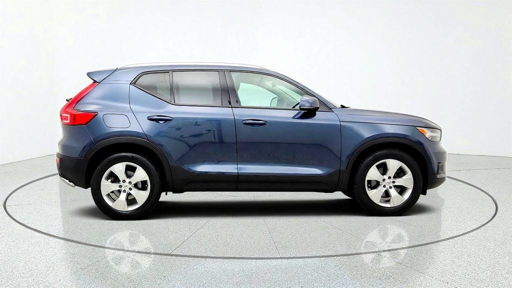 Used 2021 Volvo XC40 T5 Momentum w/ Premium Package AWD/4WD image 4