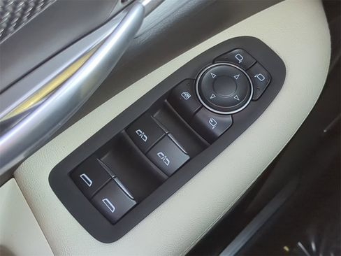 Used 2025 Cadillac XT5 Sportv image 30