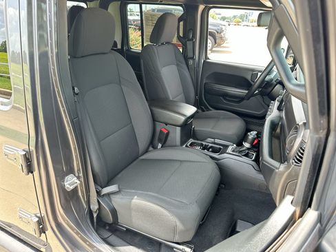Used 2020 Jeep Gladiator Sport w/ Quick Order Package 24S AWD/4WD image 24