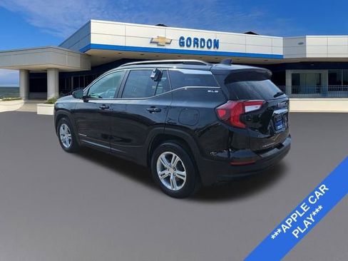 Used 2024 GMC Terrain SLE w/ Driver Convenience Package image 3