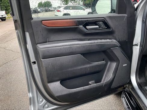 Used 2025 GMC Yukon XL Denali AWD/4WD image 22