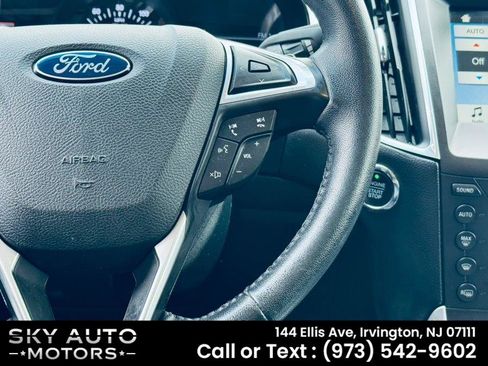 Used 2017 Ford Edge Titanium image 16