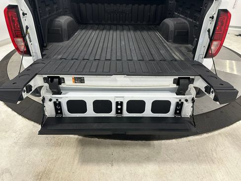 Used 2023 GMC Sierra 1500 Elevation AWD/4WD image 15