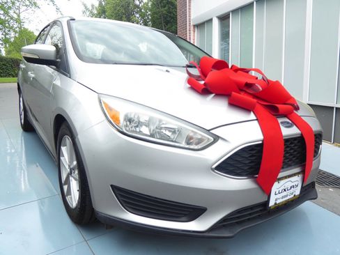 Used 2017 Ford Focus SE image 3