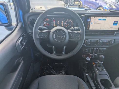 Used 2026 Jeep Wrangler Unlimited Rubicon AWD/4WD image 14