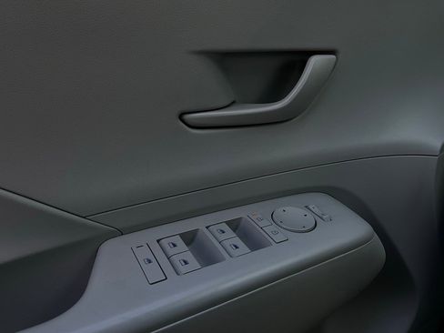 Used 2025 Hyundai Kona SEL image 21