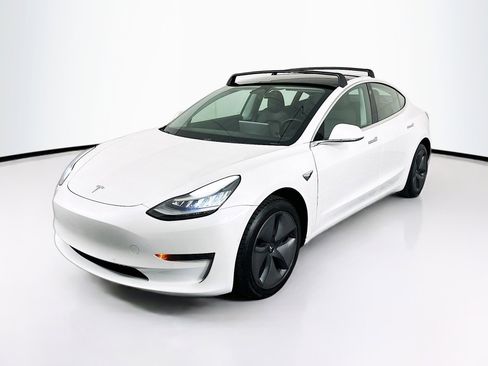 Used 2020 Tesla Model 3 Standard Range Plus image 3