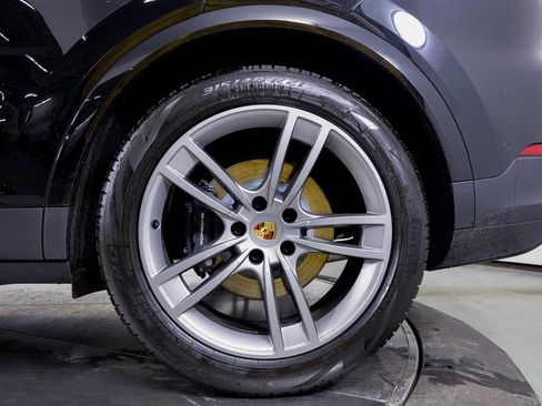 Used 2025 Porsche Cayenne image 25