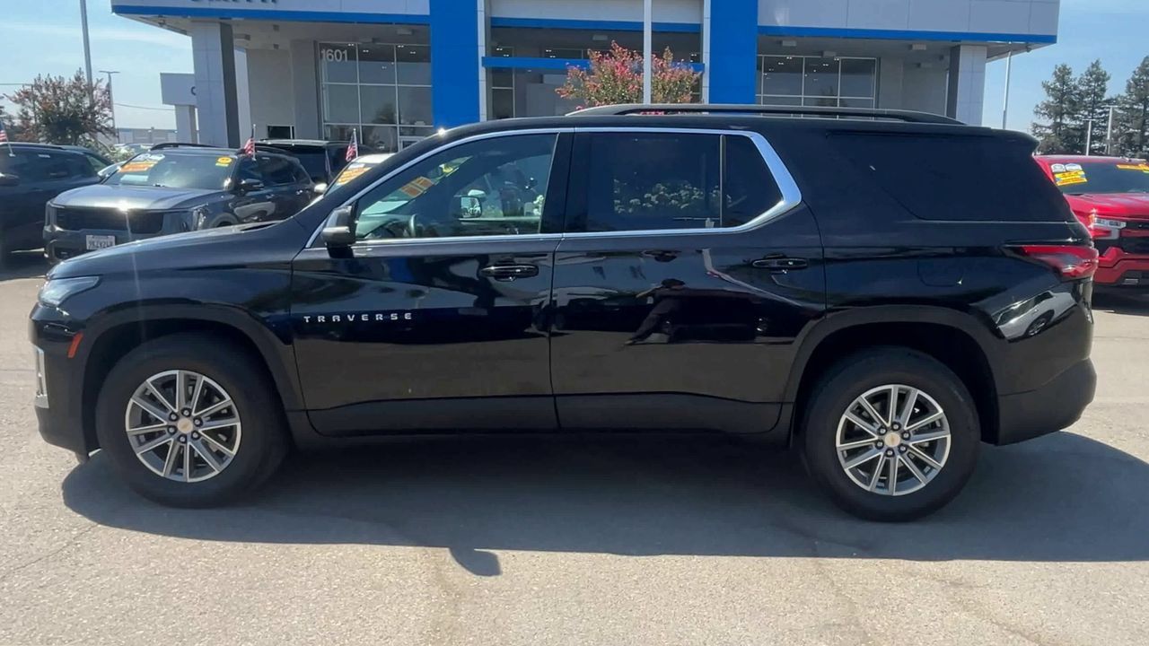Used 2023 Chevrolet Traverse LT w/ LPO, Cargo Package AWD/4WD image 4