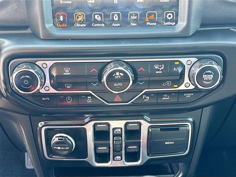 Used 2020 Jeep Gladiator Overland AWD/4WD image 16