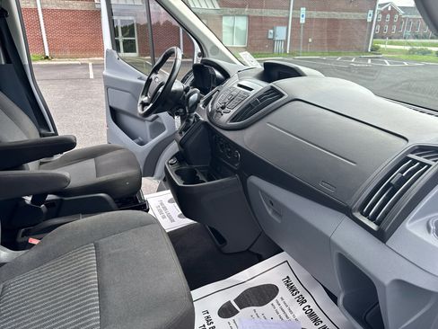 Used 2018 Ford Transit 150 XLT image 18