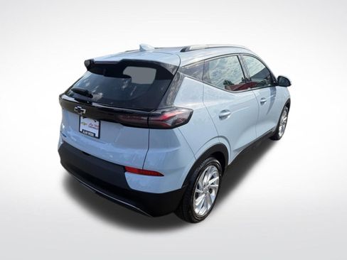 Used 2023 Chevrolet Bolt EUV LT w/ Comfort Package FWD image 3