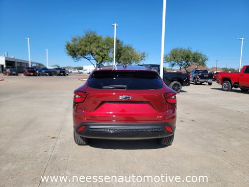 Used 2024 Chevrolet Trax RS w/ Sunroof Package image 6