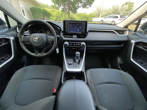 Used 2022 Toyota RAV4 LE AWD/4WD image 12