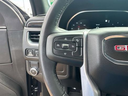 Used 2023 GMC Yukon XL SLT image 30