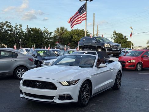 Used 2016 Ford Mustang Premium image 9