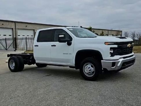 New 2026 Chevrolet Silverado 3500 W/T AWD/4WD image 2