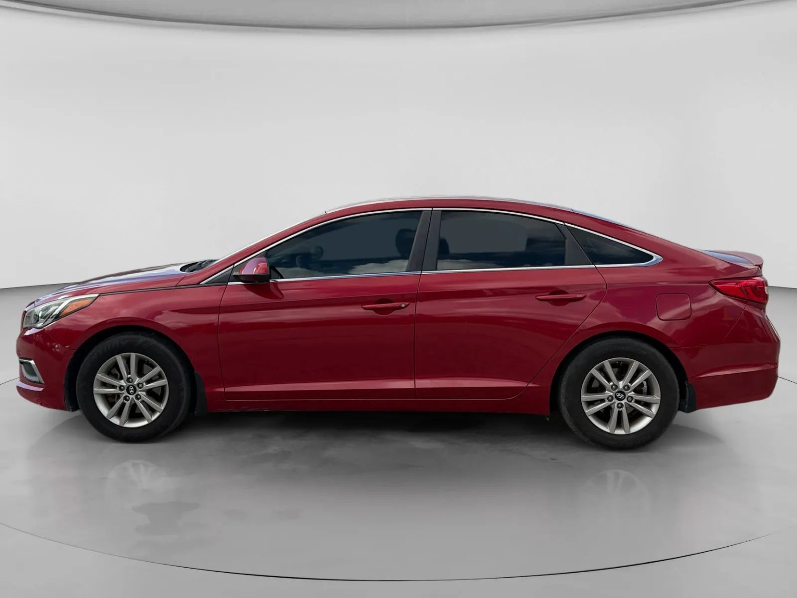 Used 2017 Hyundai Sonata SE FWD image 2