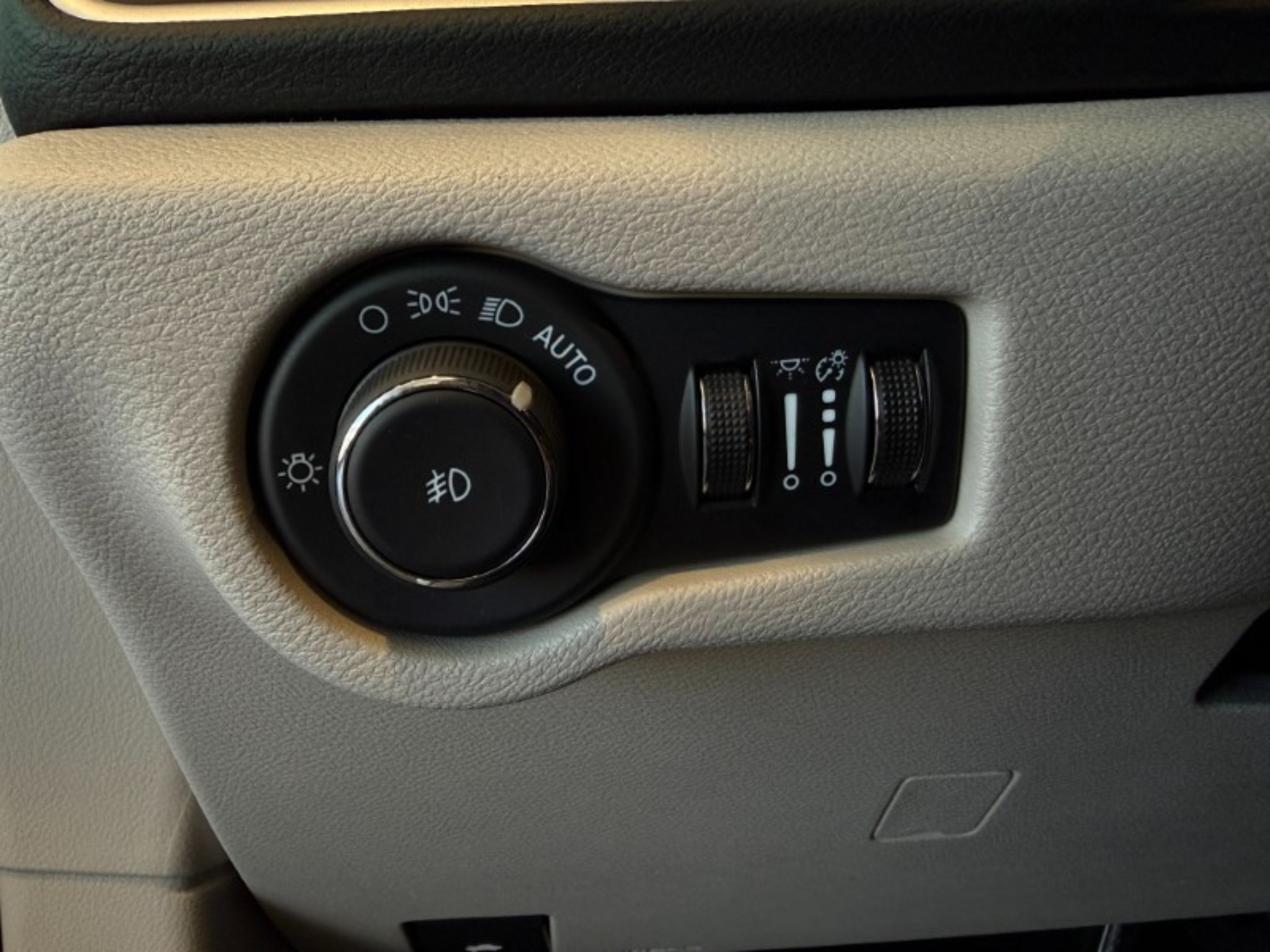Used 2024 Chrysler Pacifica Touring-L FWD image 37