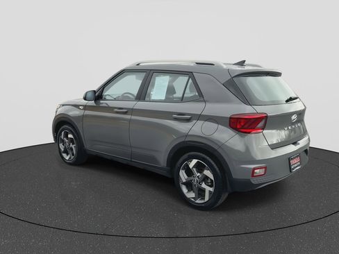 Certified 2022 Hyundai Venue SEL image 6