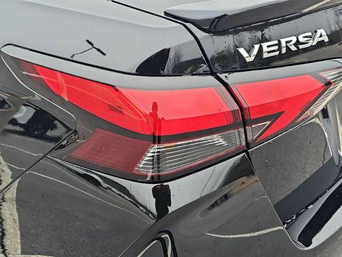 Used 2025 Nissan Versa SR w/ Trunk Package image 32