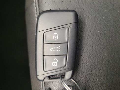 Used 2021 Volkswagen Jetta SE FWD image 32