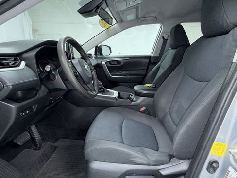 Used 2021 Toyota RAV4 LE FWD image 12