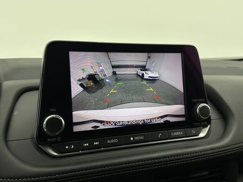 Used 2024 Nissan Rogue S AWD/4WD image 21