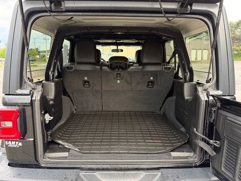 Used 2019 Jeep Wrangler Unlimited Rubicon w/ Cold Weather Group AWD/4WD image 14